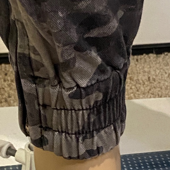 SPANX Stretch Twill Cargo Jogger Pants Pull-on Blackwash Camo Size Small NWT - Picture 8 of 9